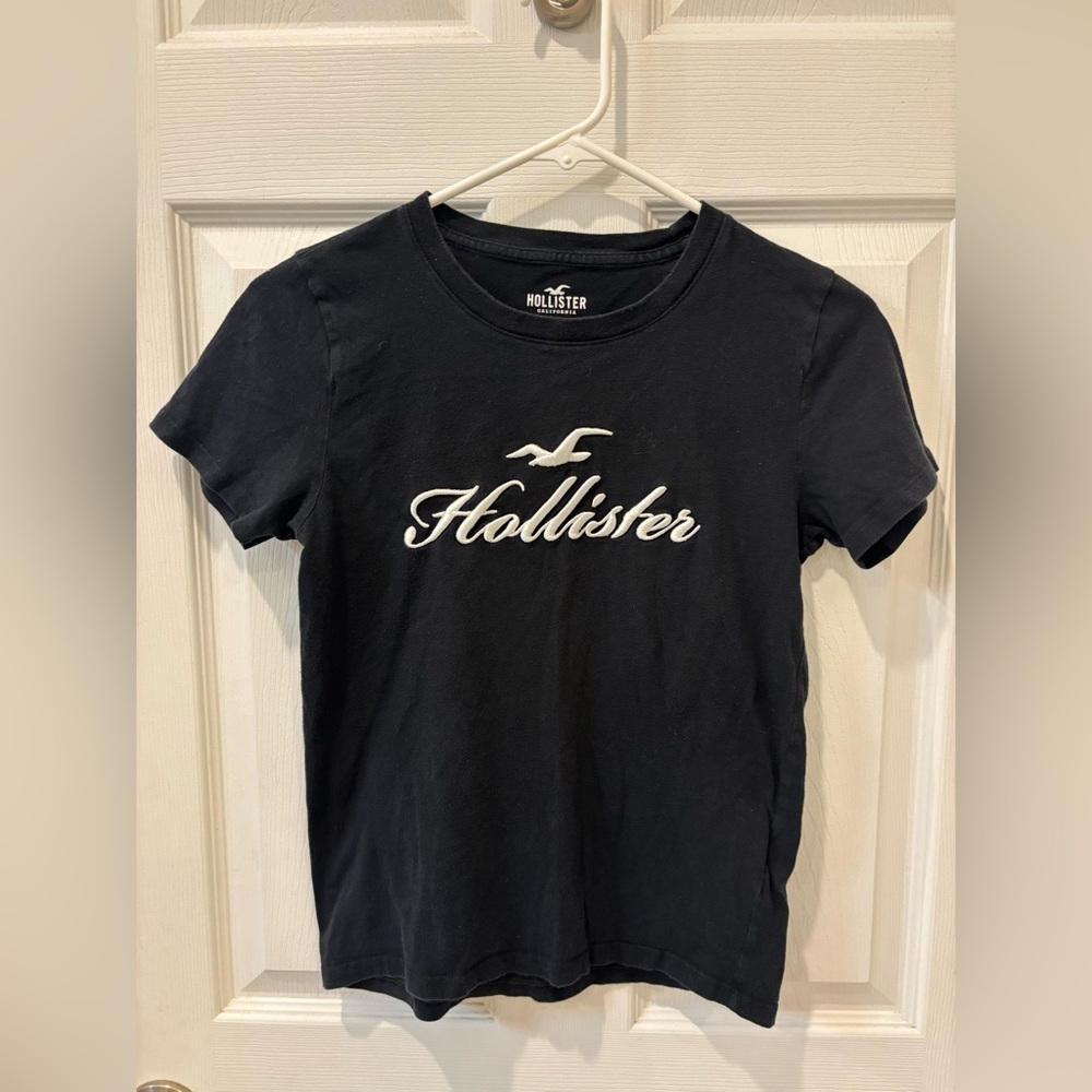 5/$25 Hollister‎ Tee in Black with White Logo